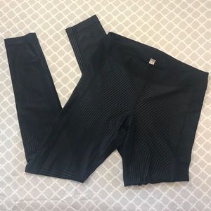 UNDER ARMOUR black graphic leggings